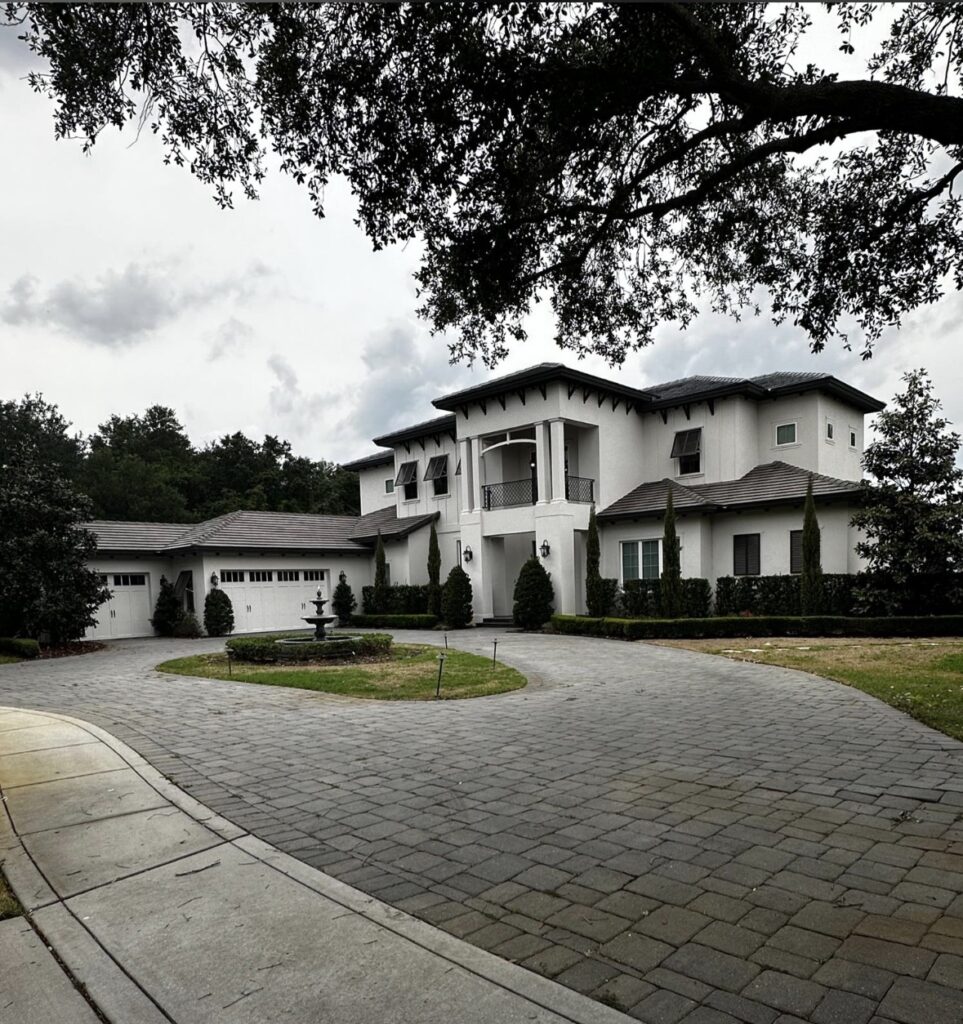 Window cleaning and exterior maintenance work in Central Florida